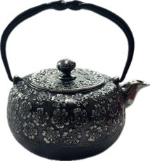 画像1: 工房和秋 金野 和秋作 砂鉄 急須 南部鉄瓶 南部鉄器 鉄瓶 (1)