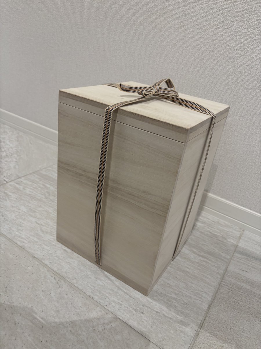 画像8: 南部鉄器【現代の名工 佐藤 勝久 作】丸桜肌桜 1.4L 桐箱付き 砂鉄 鉄瓶 (8)